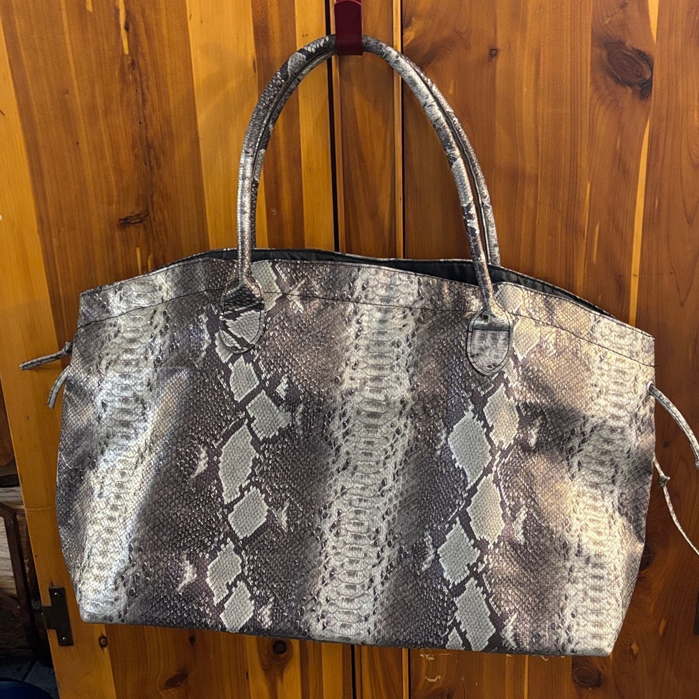 DSW Snakeskin Pattern Tote Bag - Picture 2 of 4